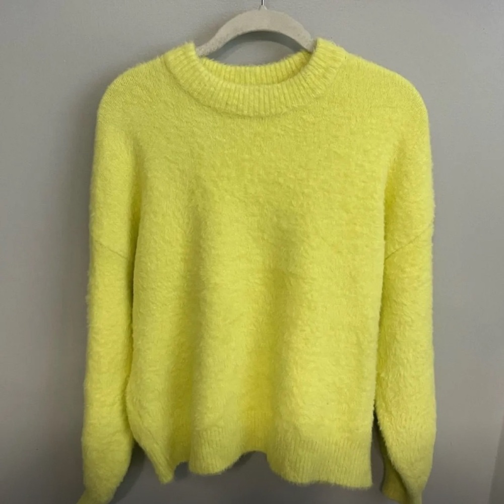 🚨SOLD🚨

Callie by Carrie Underwood Sweater - NWOT